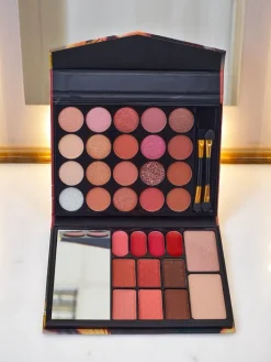 Oczy^Royalfashion ANYLADY Kompaktowa paletka do makijażu - cienie, konturowanie, usta- 32 odcienie