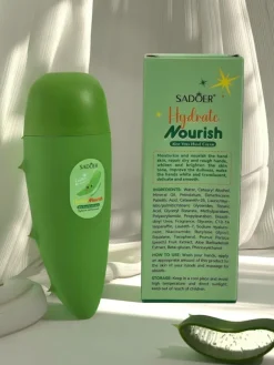 Dłonie^Royalfashion Aurelia Hydratia - Krem do rąk Aloe Vera z niacynamidem i kwasem hialuronowym 50g