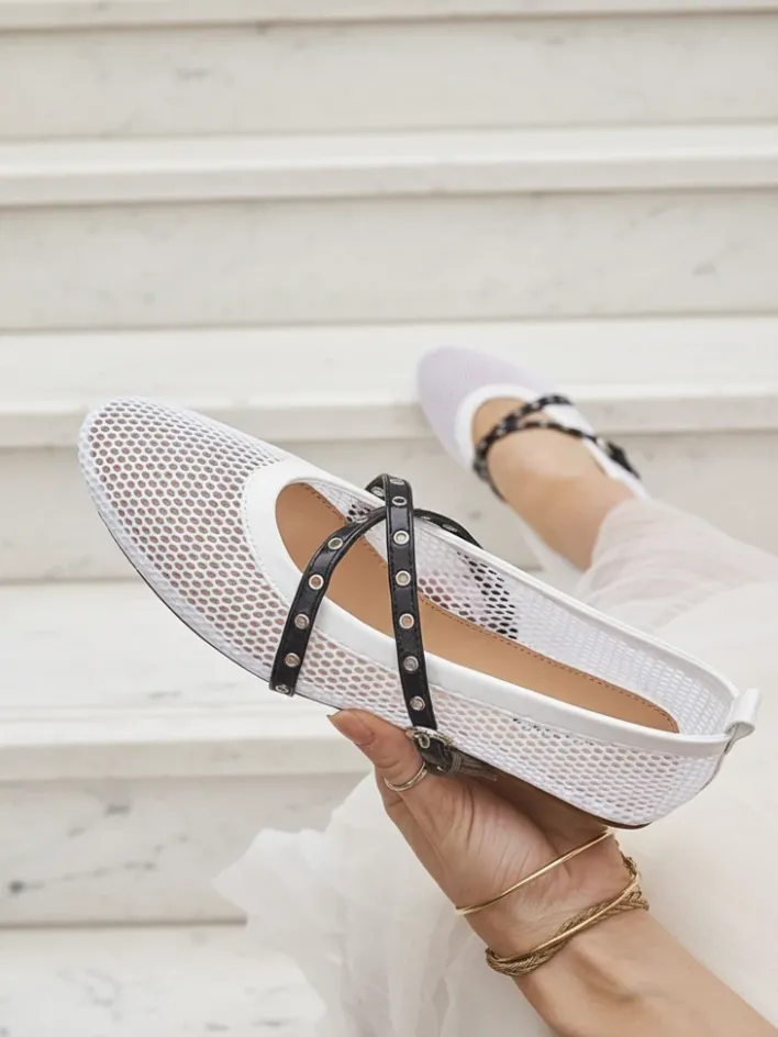 Baleriny Klasyczne^Royalfashion Baleriny Calista Bianca – siateczkowe białe buty damskie z czarnymi paskami biały