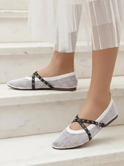 Baleriny Klasyczne^Royalfashion Baleriny Calista Bianca – siateczkowe białe buty damskie z czarnymi paskami biały