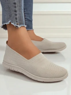 Półbuty^Royalfashion Beżowe damskie slip-ony Callista – lekkie buty tkaninowe na płaskiej podeszwie beżowy