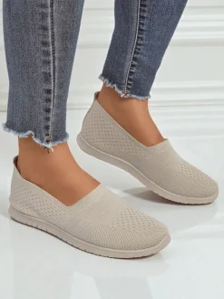 Półbuty^Royalfashion Beżowe damskie slip-ony Callista – lekkie buty tkaninowe na płaskiej podeszwie beżowy