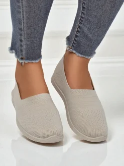 Półbuty^Royalfashion Beżowe damskie slip-ony Callista – lekkie buty tkaninowe na płaskiej podeszwie beżowy