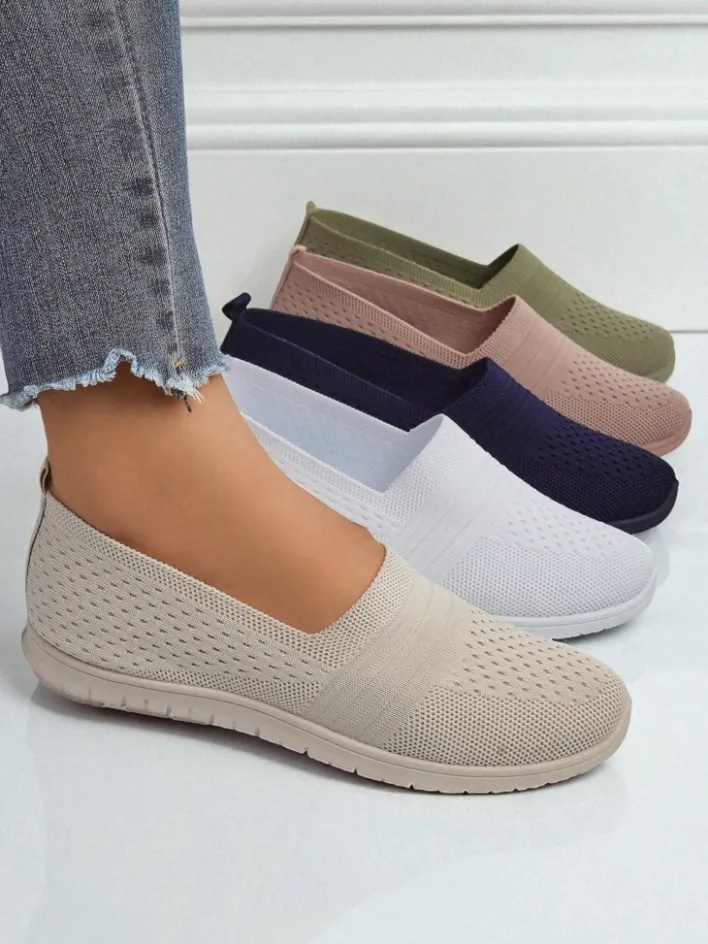 Półbuty^Royalfashion Beżowe damskie slip-ony Callista – lekkie buty tkaninowe na płaskiej podeszwie beżowy
