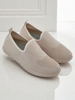 Półbuty^Royalfashion Beżowe damskie slip-ony Callista – lekkie buty tkaninowe na płaskiej podeszwie beżowy