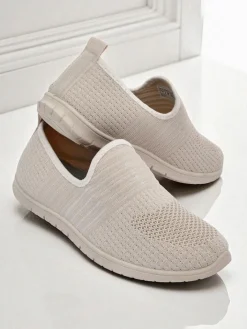 Półbuty^Royalfashion Beżowe damskie slip-ony Callista – lekkie buty tkaninowe na płaskiej podeszwie beżowy