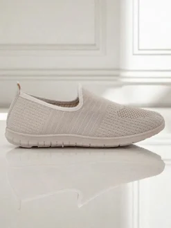 Półbuty^Royalfashion Beżowe damskie slip-ony Callista – lekkie buty tkaninowe na płaskiej podeszwie beżowy