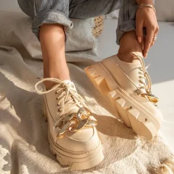 Półbuty^Royalfashion Beżowe półbuty na płaskim obcasie Eqoia - Obuwie beżowy