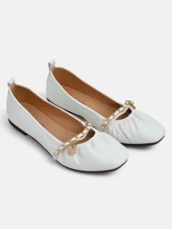 Buty Na Wielkie Wyjście|Baleriny Klasyczne^Royalfashion Białe baleriny damskie Callista z łańcuszkiem – skóra ekologiczna, klasyka Włoch biały