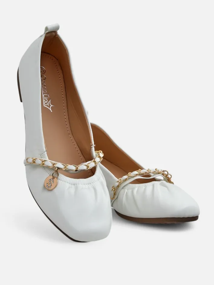 Buty Na Wielkie Wyjście|Baleriny Klasyczne^Royalfashion Białe baleriny damskie Callista z łańcuszkiem – skóra ekologiczna, klasyka Włoch biały