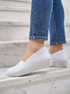 Mokasyny Na Obcasie^Royalfashion Kwiat Thermis - Stylowe Damskie Obuwie na Koturnie biały