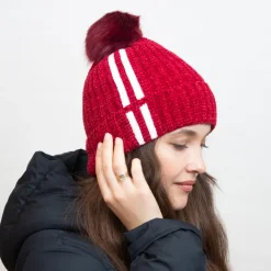 Czapki I Kapelusze^Royalfashion Bordowa ocieplana czapka z białymi paseczkami i pomponem - Akcesoria Bordowy