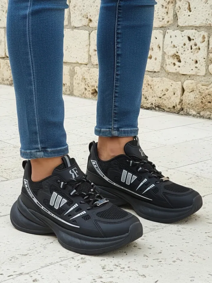 Ugc|Sneakersy^Royalfashion Buty sportowe damskie Hypatia czarne na płaskim obcasie 5 cm czarny