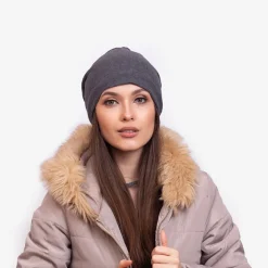 Czapki I Kapelusze^Royalfashion Ciemnoszra ocieplana damska czapka - Akcesoria gołębi szary