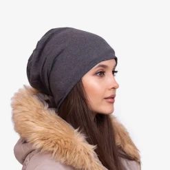 Czapki I Kapelusze^Royalfashion Ciemnoszra ocieplana damska czapka - Akcesoria gołębi szary