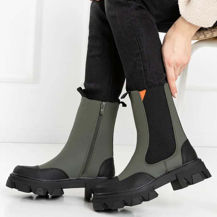 Botki Z Delikatnym Ociepleniem|Botki Na Płaskim Obcasie^Royalfashion Ciemnozielone damskie botki na masywnej podeszwie Rosidi - Obuwie zielony