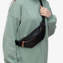 Nerki I Saszetki^Royalfashion Czarna damska brokatowa nerka ze m suwakiem - Akcesoria złoty