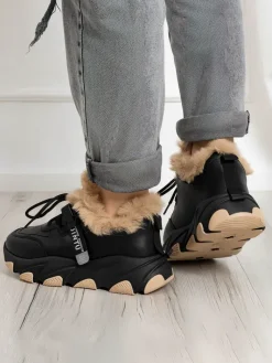 Śniegowce|Ocieplane^Royalfashion Czarne sportowe sneakersy damskie z futerkiem Nonua- Obuwie czarny