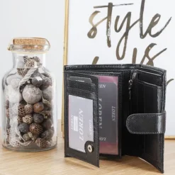 Portfele^Royalfashion Czarny portfel męski zapinany guzikiem - Akcesoria