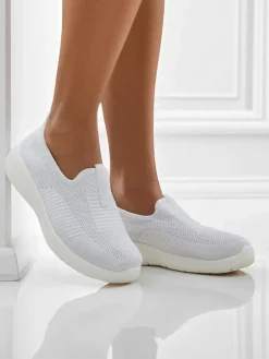 Bieganie, Ćwiczenia I Trening^Royalfashion Damskie białe slip-ony Callista z oddychającej tkaniny na płaskim obcasie biały