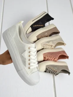 Trampki^Royalfashion Damskie białe sneakersy Ariadne Mesh – przewiewne trampki na płaskiej podeszwie biały