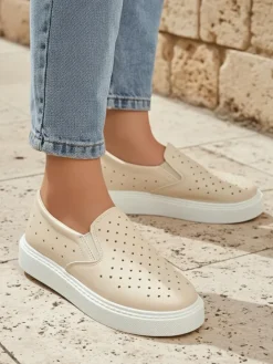 Półbuty^Royalfashion Damskie slip-ony Callista Beżowe z ekologicznej skóry na platformie beżowy