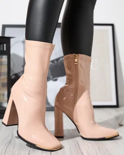 Botki Bez Ocieplenia|Botki Na Słupku^Royalfashion Jasnoróżowe damskie lakierowane botki na słupku Rekila - Obuwie Jasnoróżowy