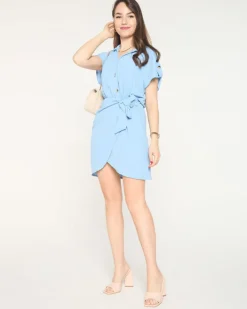 Sukienki Letnie|Sukienki Krótkie^Royalfashion Niebieska damska mini sukienka z wiązaniem - Odzież Ecru