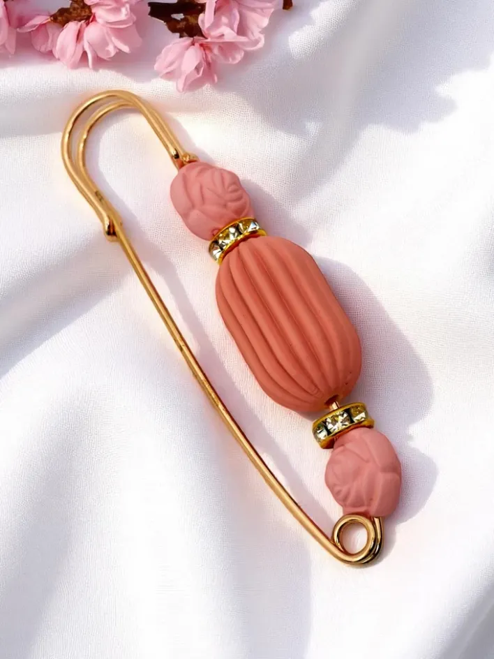 Biżuteria^Royalfashion Ozdobna broszka damska z różyczkami Rose Charm różowy
