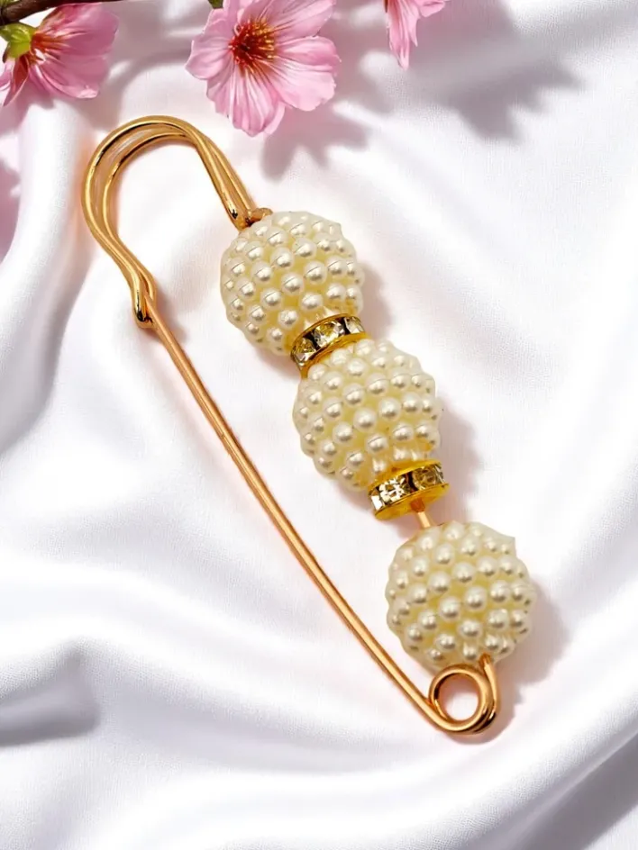 Biżuteria^Royalfashion Ozdobna broszka damska z perełkami Triple Pearl