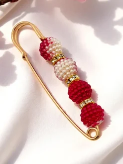 Biżuteria^Royalfashion Ozdobna broszka damska z perełkami Four Pearls czerwony