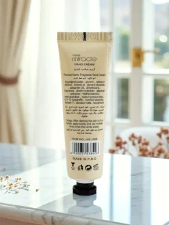 Dłonie^Royalfashion Perfumowany krem do rąk nawilżający