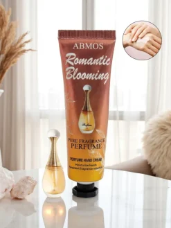 Dłonie^Royalfashion Perfumowany krem do rąk nawilżający Romantic Blooming