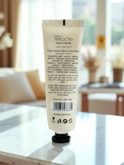 Dłonie^Royalfashion Perfumowany krem do rąk nawilżający