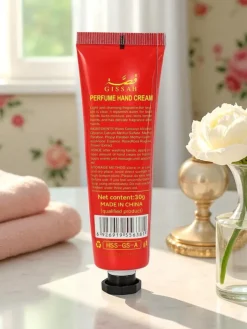 Dłonie^Royalfashion Perfumowany krem do rąk nawilżający Calabria