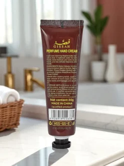 Dłonie^Royalfashion Perfumowany krem do rąk nawilżający La Luna