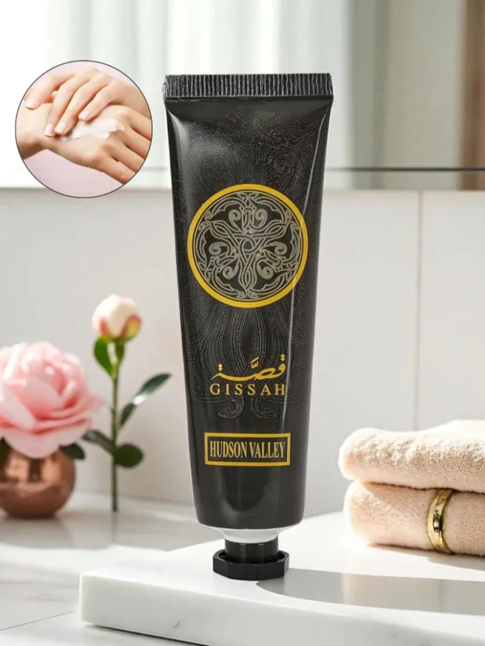 Dłonie^Royalfashion Perfumowany krem do rąk nawilżający Hudson Valley