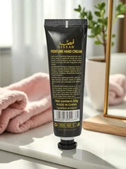 Dłonie^Royalfashion Perfumowany krem do rąk nawilżający Hudson Valley