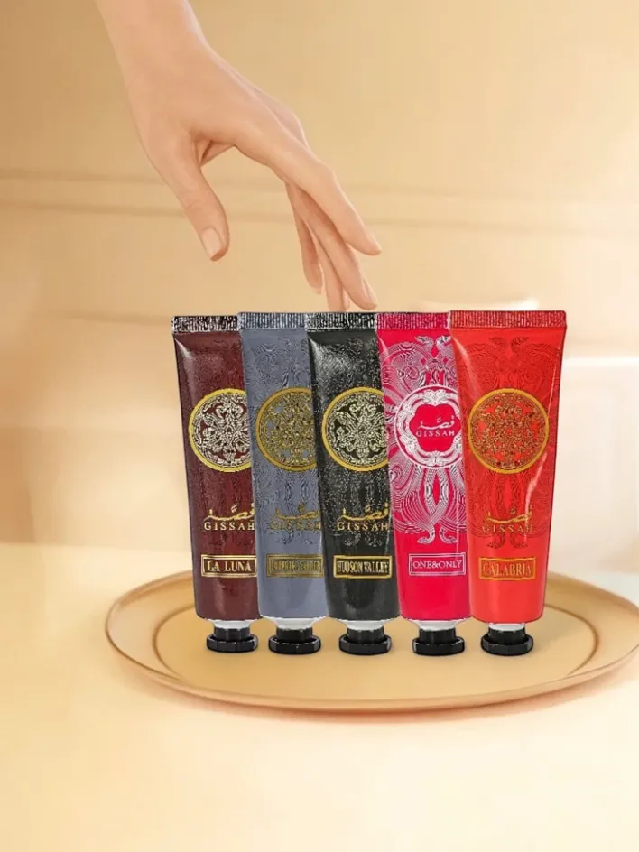 Dłonie^Royalfashion Perfumowany krem do rąk nawilżający Hudson Valley