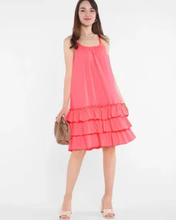 Sukienki Krótkie^Royalfashion Różowa owa damska sukienka na ramiączkach z falbankami - Odzież neon