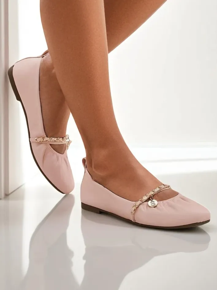 Buty Na Wielkie Wyjście|Baleriny Klasyczne^Royalfashion Różowe baleriny Callista z ekoskóry z łańcuszkiem – stylowe na wiosnę i lato różowy