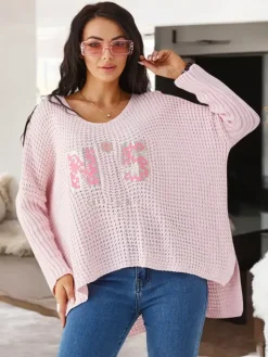 Swetry^Royalfashion Akrylowy damski sweter dzianinowy z napisami Jasnoróżowy