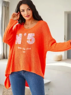 Swetry^Royalfashion Akrylowy damski sweter dzianinowy z napisami pomarańczowy