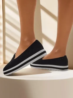 Mokasyny Na Płaskiej Podeszwie^Royalfashion Ażurowe damskie mokasyny Cerrole czarny