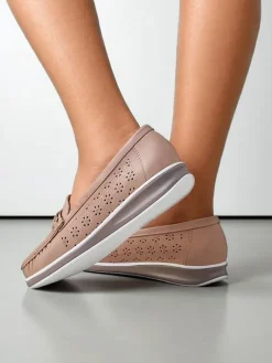 Mokasyny Na Płaskiej Podeszwie^Royalfashion Ażurowe damskie mokasyny Cerro jasny brązowy