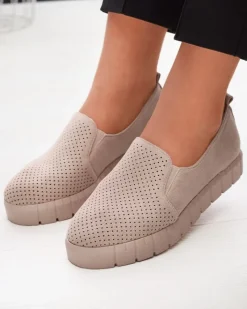 Trampki^Royalfashion Ażurowe damskie pudrowe tenisówki slip on Cegeti Proszek