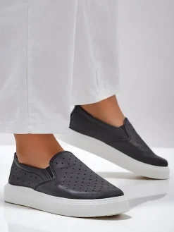 Półbuty^Royalfashion Ażurowe damskie półbuty slip on Emayla czarny