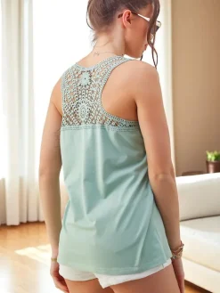 Bluzki / Koszule / Koszulki^Royalfashion Bawełniana bluzka bokserka damska na ramiączkach z koronką na plecach jasnozielony