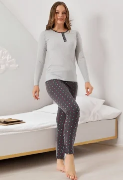 Piżamy^Royalfashion Bawełniana piżama damska ze spodniami w serduszka gołębi szary