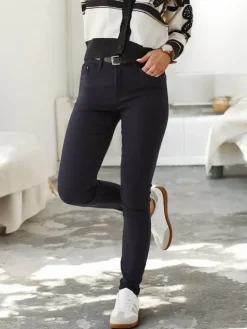 Jeansy^Royalfashion Bawełniane jeansy damskie typu rurki Granatowy